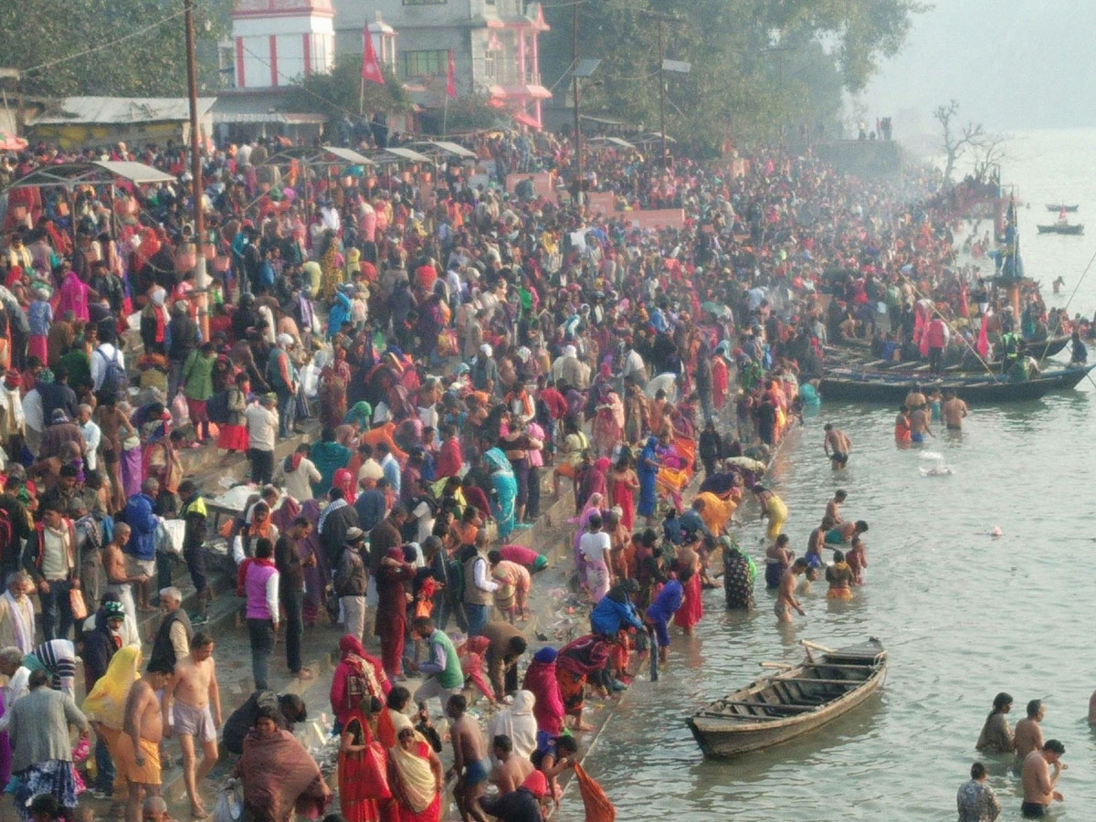 माघे औँसीमा नवलपरासीको त्रिवेणीमा धर्माबलम्बी (तस्वीरहरु)